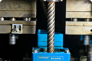 Automatic tapping machine