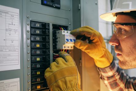 Safety Tips for Using and Handling Circuit Breakers