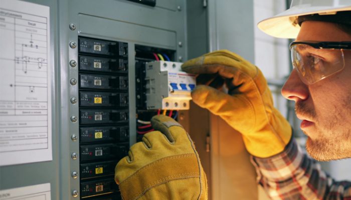 Safety Tips for Using and Handling Circuit Breakers